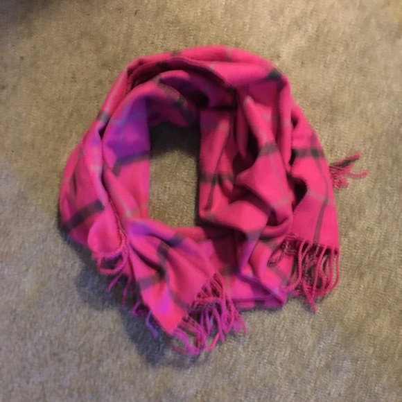 Cashmere fushia and black window pane scarf - Picture 2 of 3